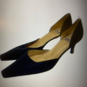 Stuart Weitzman Black D'orsay Low Heel Pump  Size 8.5